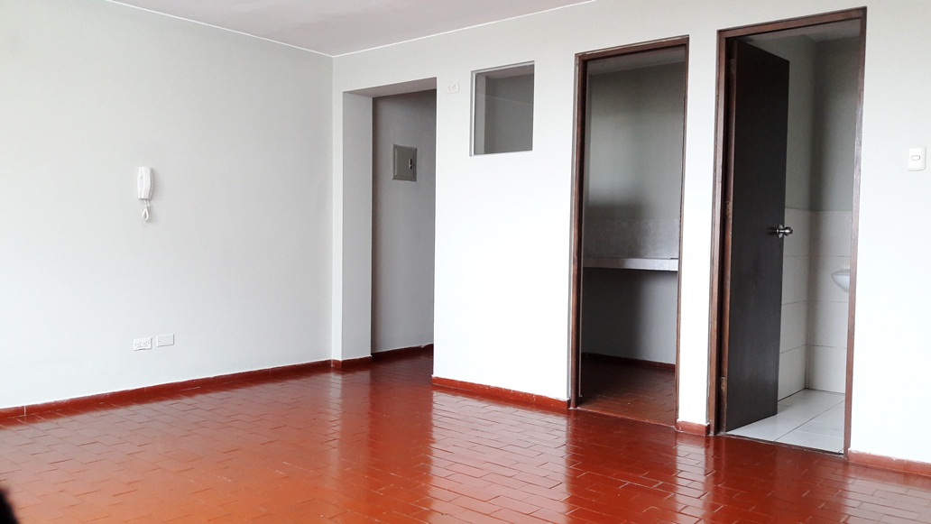 Alquilo oficina de 32.22m2 en edificio de oficinas en San Isidro - Corpac con licencia y ubicaciÃ³n estratÃ©gica
